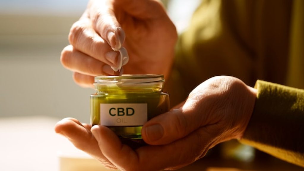 Huile, fleurs ou gélules : comment choisir son CBD ?