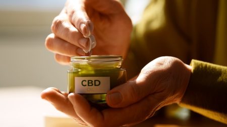 Huile, fleurs ou gélules : comment choisir son CBD ?